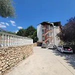 Newborn Apartment Dhermi With Pool